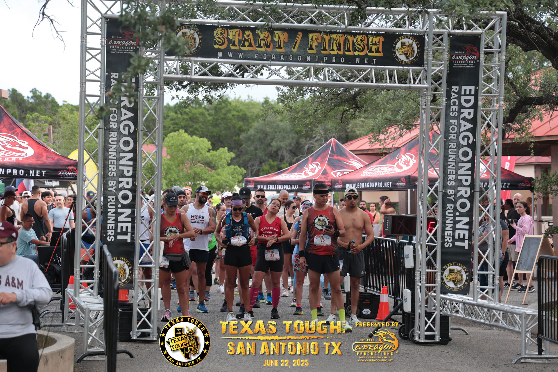 Runners gathered before the start